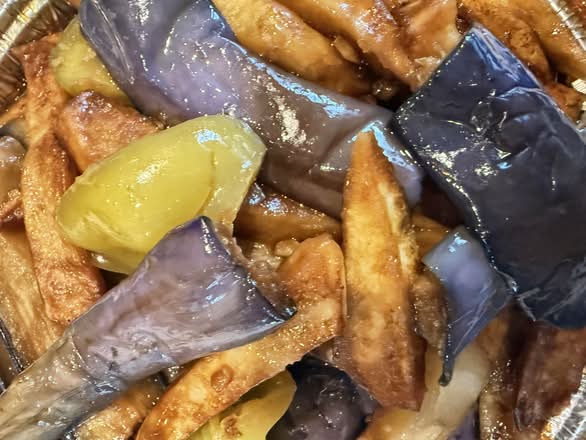 33. 地三鲜 Fried Potatoes Green Pepper & Eggplant